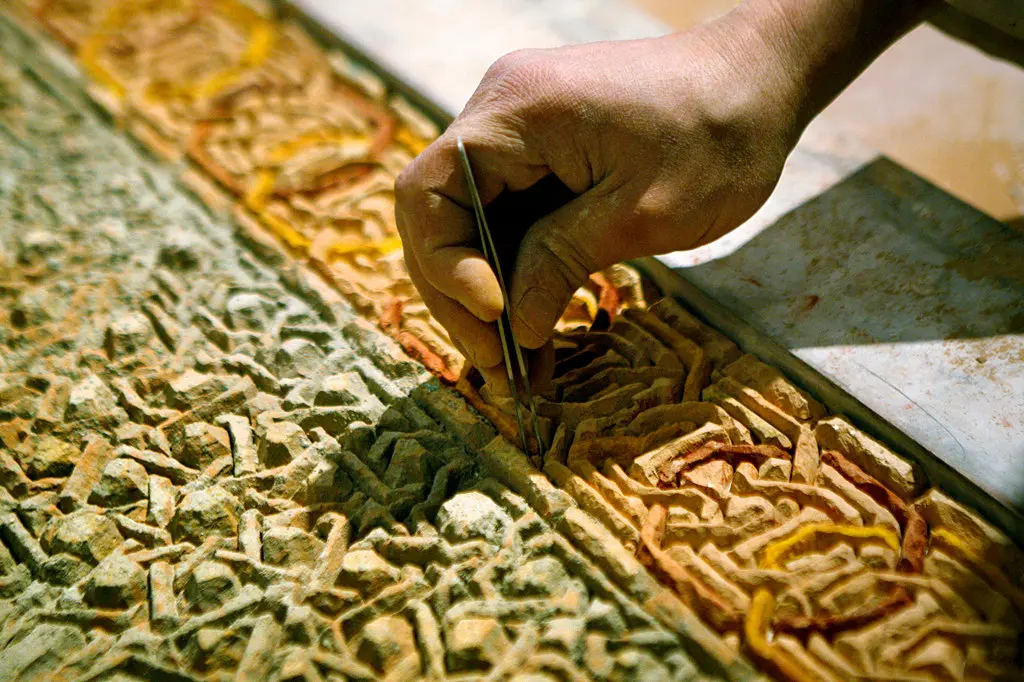 Craftsmen at work on the arches